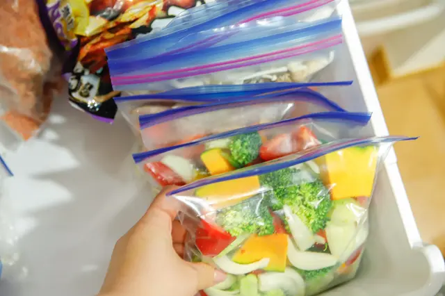 野菜を賢く冷凍保存!料理がグッとラクになる「自家製冷凍ミックス野菜」と活用レシピ ミックスベジタブル 保存方法