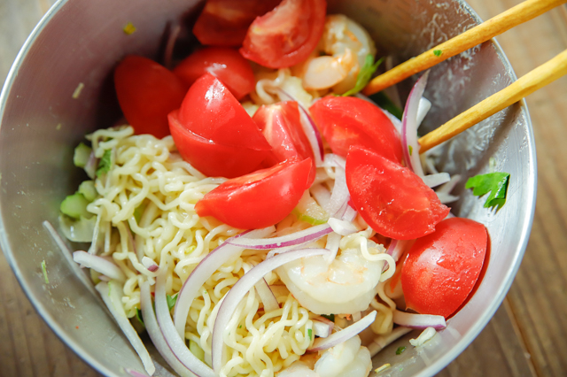 【袋麺活用レシピ】これなら飽きない!インスタント麺の野菜たっぷり激旨アレンジ インスタントラーメン 自炊 タイ風ラーメンサラダ