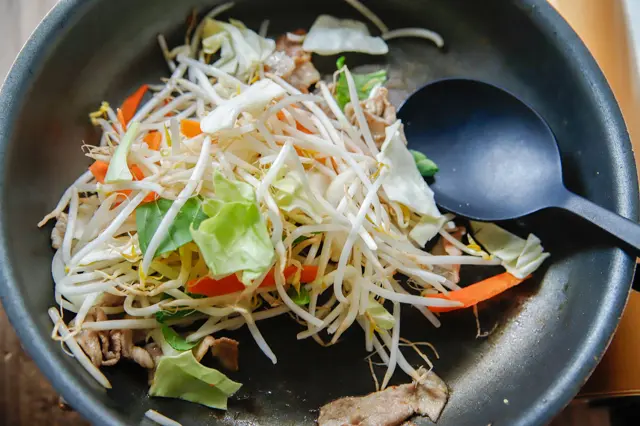 【袋麺活用レシピ】これなら飽きない!インスタント麺の野菜たっぷり激旨アレンジ インスタントラーメン 自炊 カリカリあんかけ焼きそば