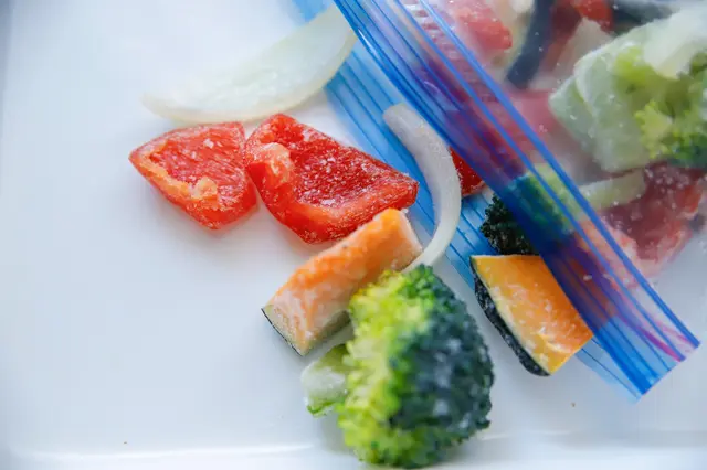 野菜を賢く冷凍保存!料理がグッとラクになる「自家製冷凍ミックス野菜」と活用レシピ ミックスベジタブル 保存方法 洋風ミックス野菜