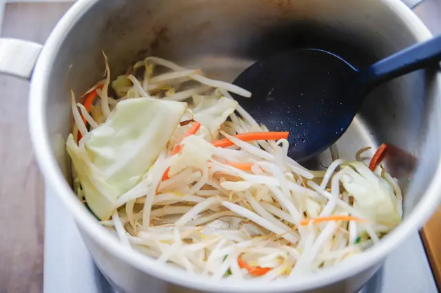 【袋麺活用レシピ】これなら飽きない!インスタント麺の野菜たっぷり激旨アレンジ インスタントラーメン 自炊 野菜たっぷりちゃんぽん麺