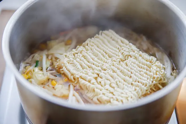 【袋麺活用レシピ】これなら飽きない!インスタント麺の野菜たっぷり激旨アレンジ インスタントラーメン 自炊 野菜たっぷりちゃんぽん麺