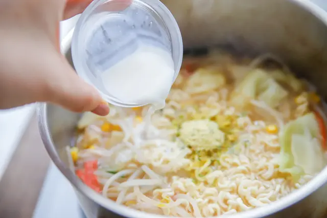 【袋麺活用レシピ】これなら飽きない!インスタント麺の野菜たっぷり激旨アレンジ インスタントラーメン 自炊 野菜たっぷりちゃんぽん麺