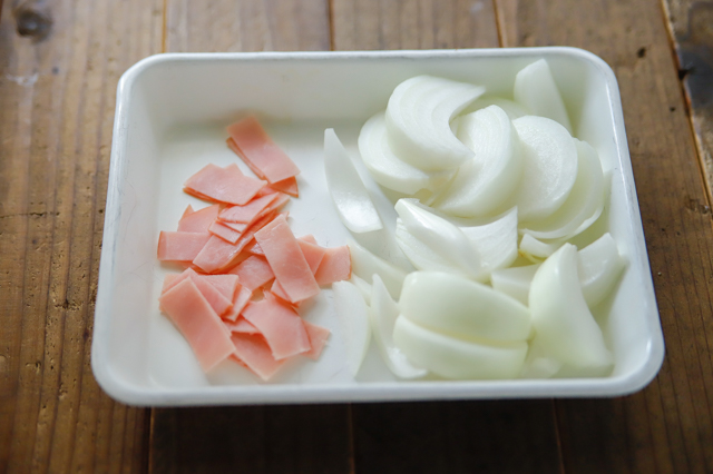 【ズボラ飯】甘トロッ!フライパンなしで作れる「新たまねぎ」のかんたん激ウマレシピ おいしい 料理 新玉ねぎのグラタン 作り方