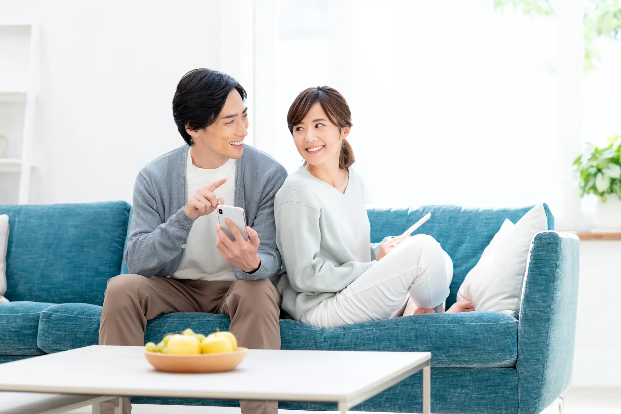 引越しを検討する男女