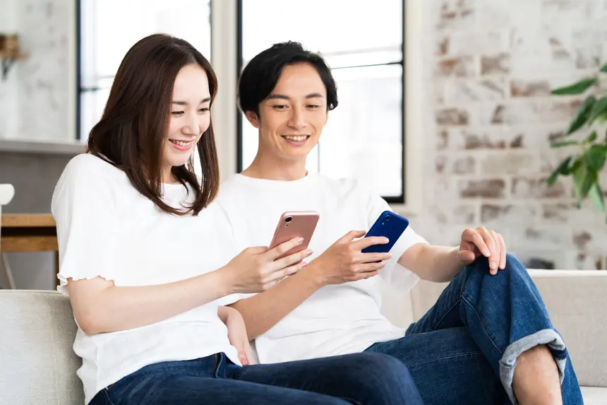 引越しを検討する男女