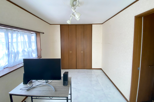 東リのフロアタイルを仮置きした部屋