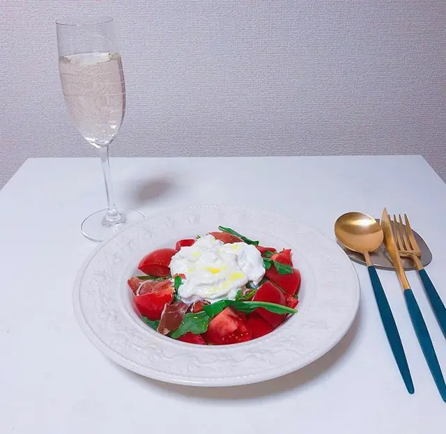 【おもいでの部屋】生ハムと暮らした愉快なマンション|しぬこ 生ハムとワイン