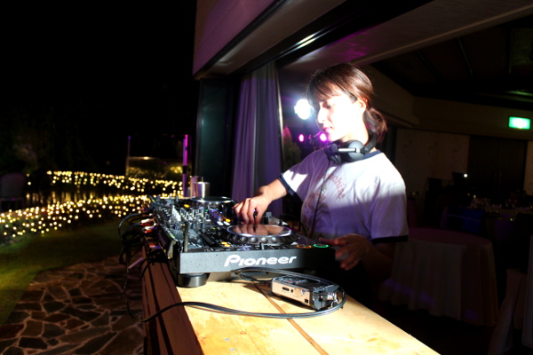 出演するDJは日によって違うのでスケジュールを要チェック