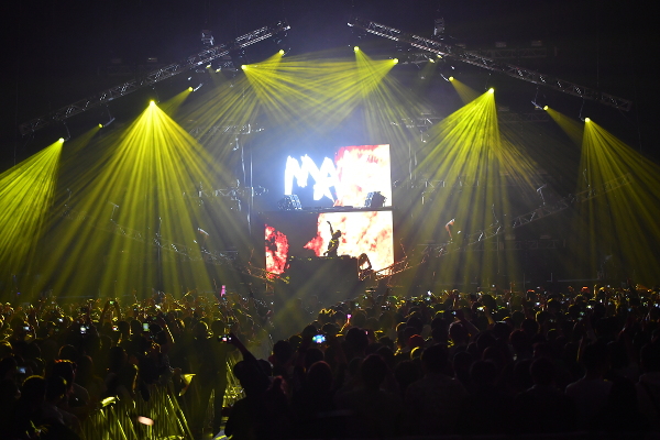 David Guetta（デヴィッド・ゲッタ）の東京公演ではBABY-T、TJO、そして初来日のMAKOがプレイ
