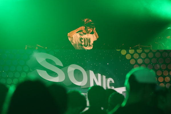 幕張メッセで開催された「electrox 2017（エレクトロックス）」のSONIC BEATS STAGEではDJ MOEがプレイ