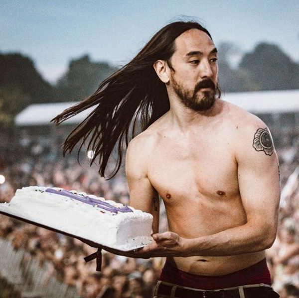 脅威のパフォーマンスで世界中を踊らせまくり 今さら聞けないsteve Aoki スティーヴ アオキ の魅力 Chintai情報局