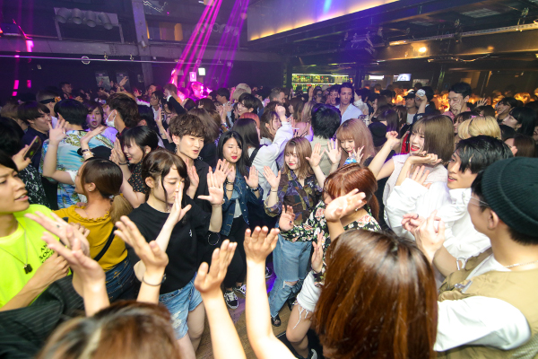 渋谷WOMBで日曜日に開催している『NESTAL』というKポップのイベントも盛り上がってきた