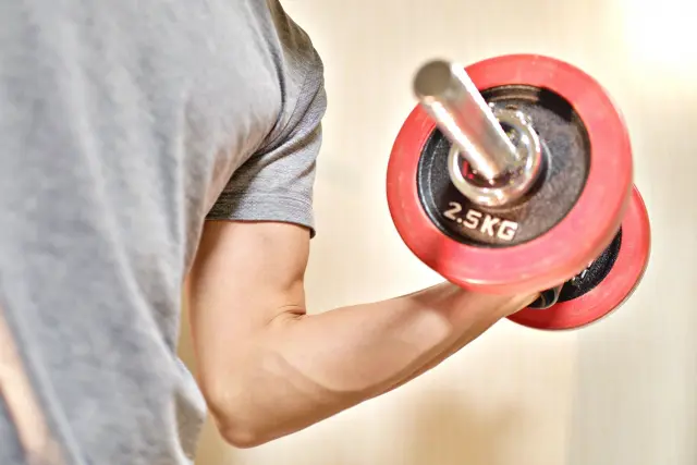 【一人暮らしビギナー向け医療コラム】筋トレや運動後の筋肉痛がひどい!原因や治し方を医師が解説