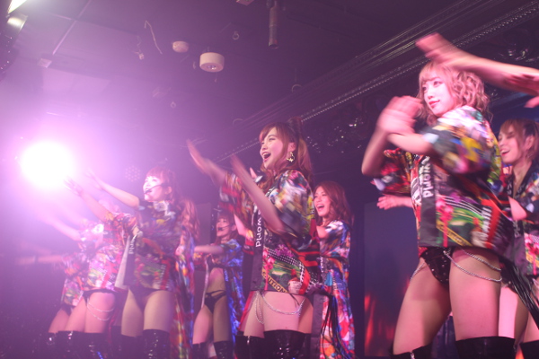 9/1(金)に六本木にオープンする「Burlesque annex YAVAY(バーレスク・アネックス・ヤバい)」が誇るパフォーマー「ヤバいガールズ」が会場を盛り上げる