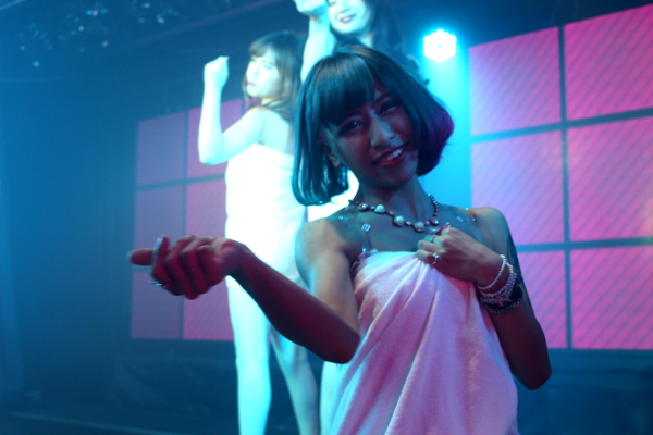 9/1(金)に六本木にオープンする「Burlesque annex YAVAY(バーレスク・アネックス・ヤバい)」が誇るパフォーマー「ヤバいガールズ」のセクシーな衣装-2