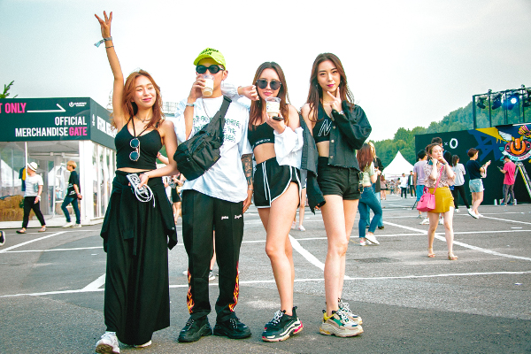 この夏のフェスコーデの参考に Ultra Koreaファッションスナップ Chintai情報局