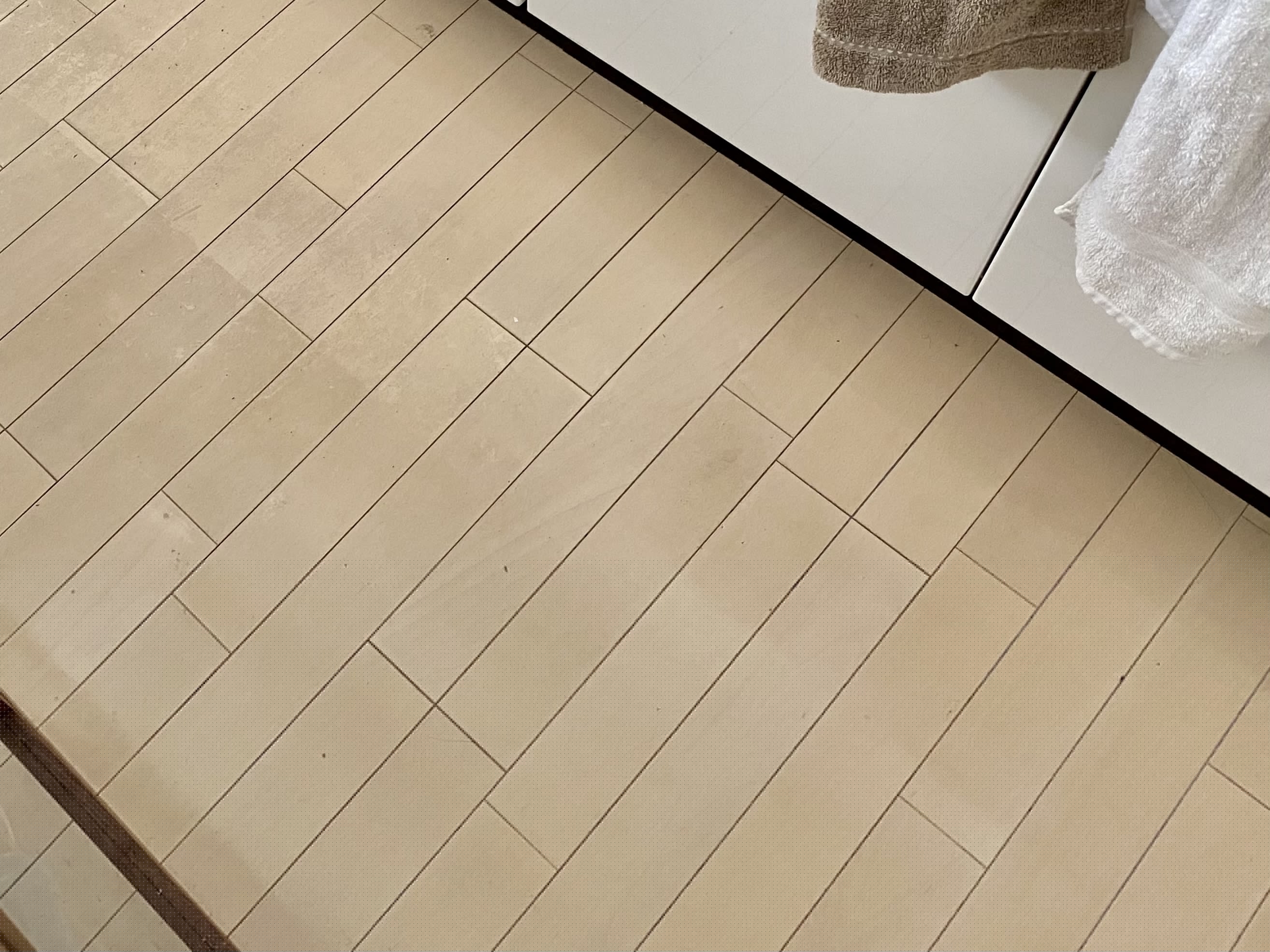 ワックスがけが終わったフローリング