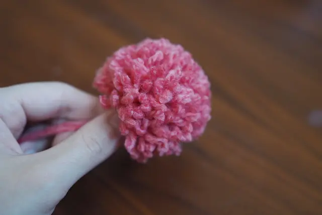 【カーテンタッセルをDIY】毛先を揃えると丸さが出てくる