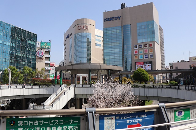 東急田園都市線溝の口駅のキラリデッキ