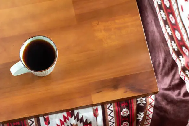 四角いこたつとコーヒー