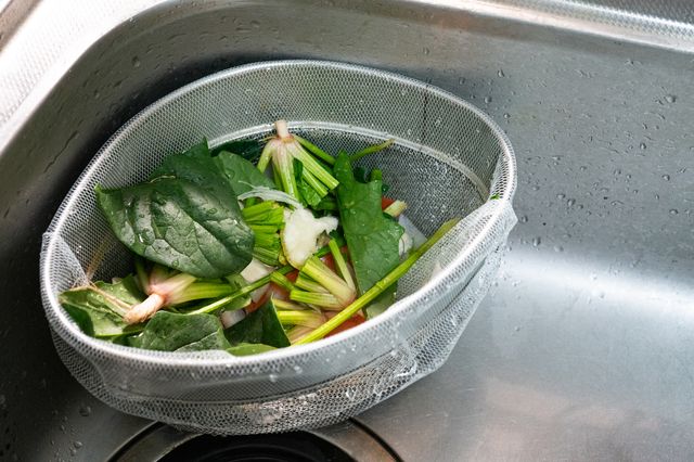 台所にためられた生ごみ