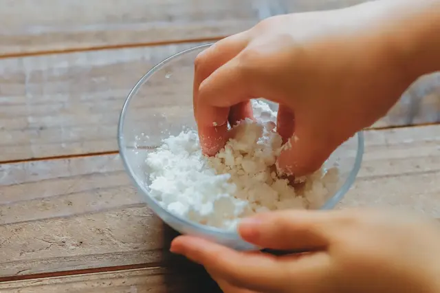 台湾スイーツ「芋圓」レシピ|粉をつぶしながら混ぜる