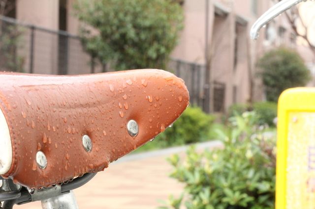 雨に濡れる自転車