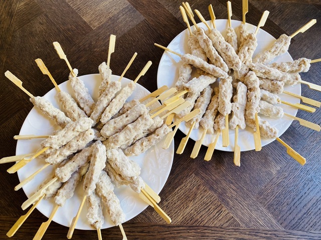 業務スーパー食品：冷凍焼きとり　鶏つくね串（タレ無）50本入の中身