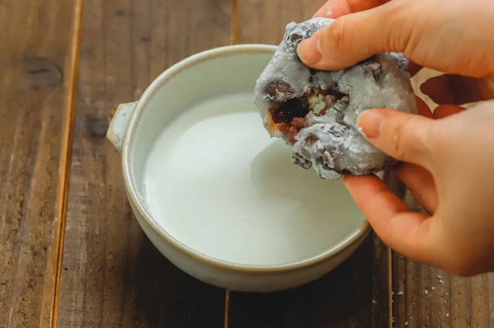 いちごミルクぜんざいの作り方|牛乳と大福をレンチン