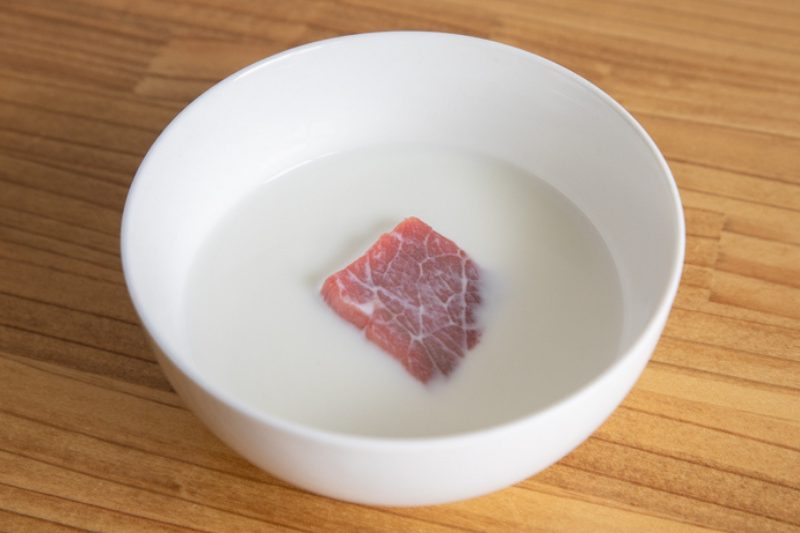 肉を柔らかくする方法:牛乳