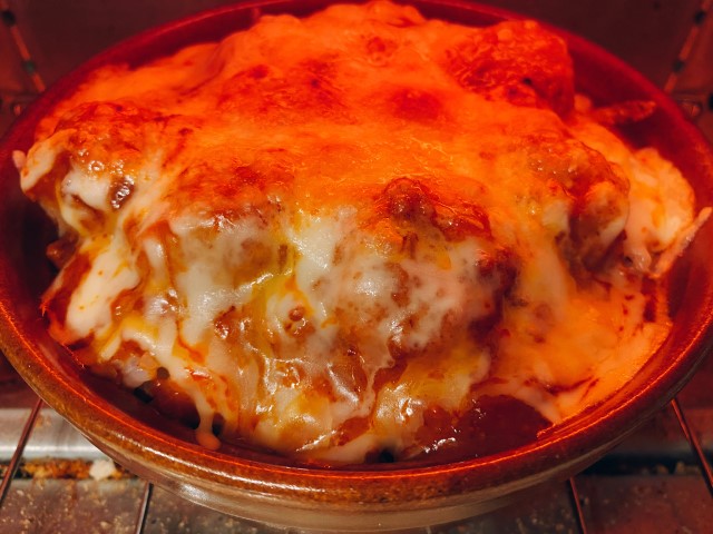 業務田スー子のかんたんレシピ_冷凍肉団子使い倒しレシピ_焼けていい匂いのしているダブルミートドリア