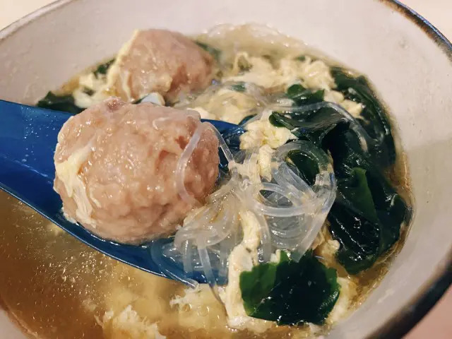 業務田スー子のかんたんレシピ_冷凍肉団子使い倒しレシピ_醤油、ごま油、胡椒で味をつけて完成