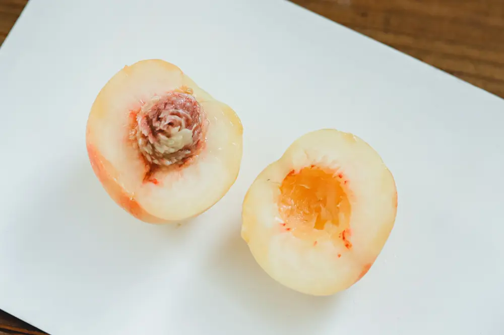 「甘くない」桃が大変身!桃のスープのレシピ|桃をカット
