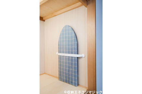 デッドスペースを活かす収納アイデア②アイロン台収納