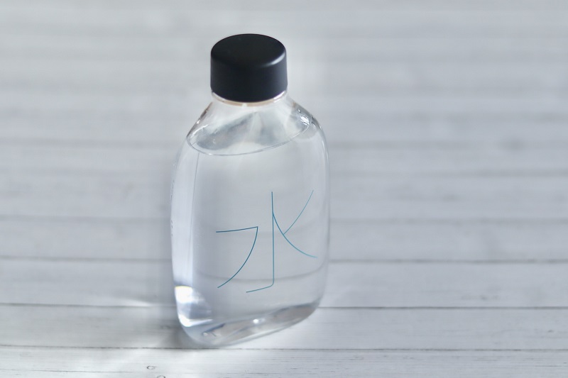 自分で詰める水のボトル