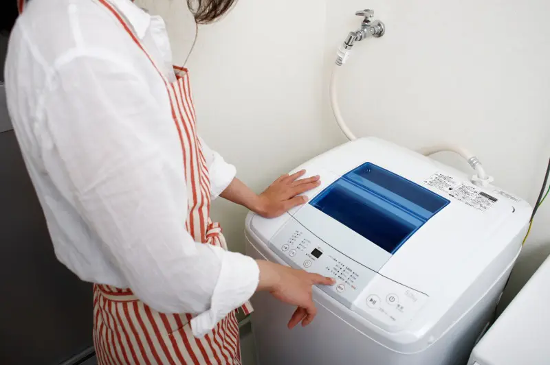 洗濯機の掃除_洗濯機を使用する人