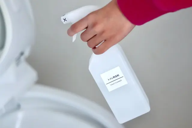 スプレータイプのトイレ用洗剤