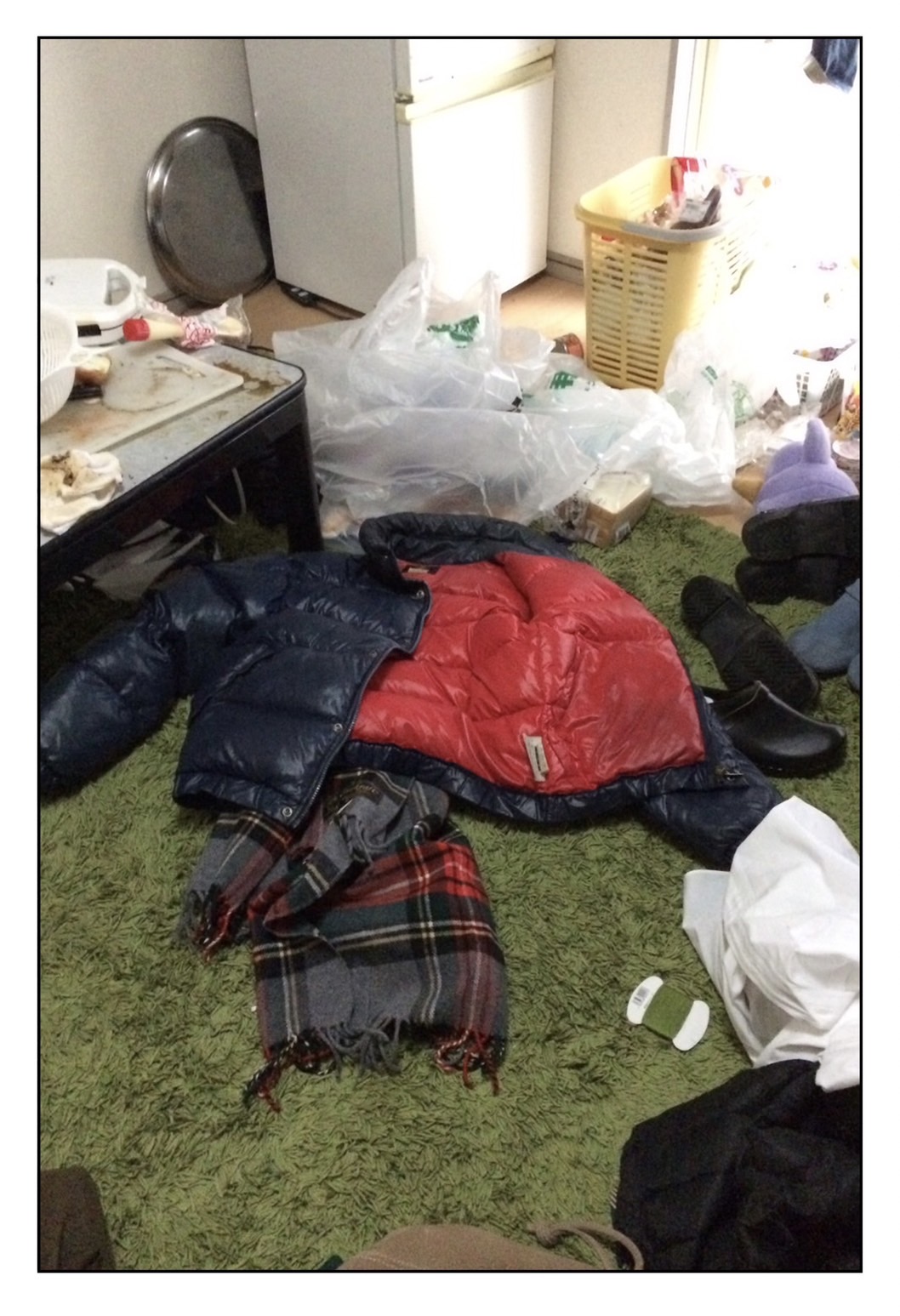 なか憲人さんの最初に一人暮らしした部屋の荒れた様子(当時の写真)