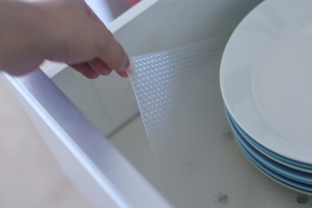 食器の下には滑り止めシートを(画像提供:松永りえ)