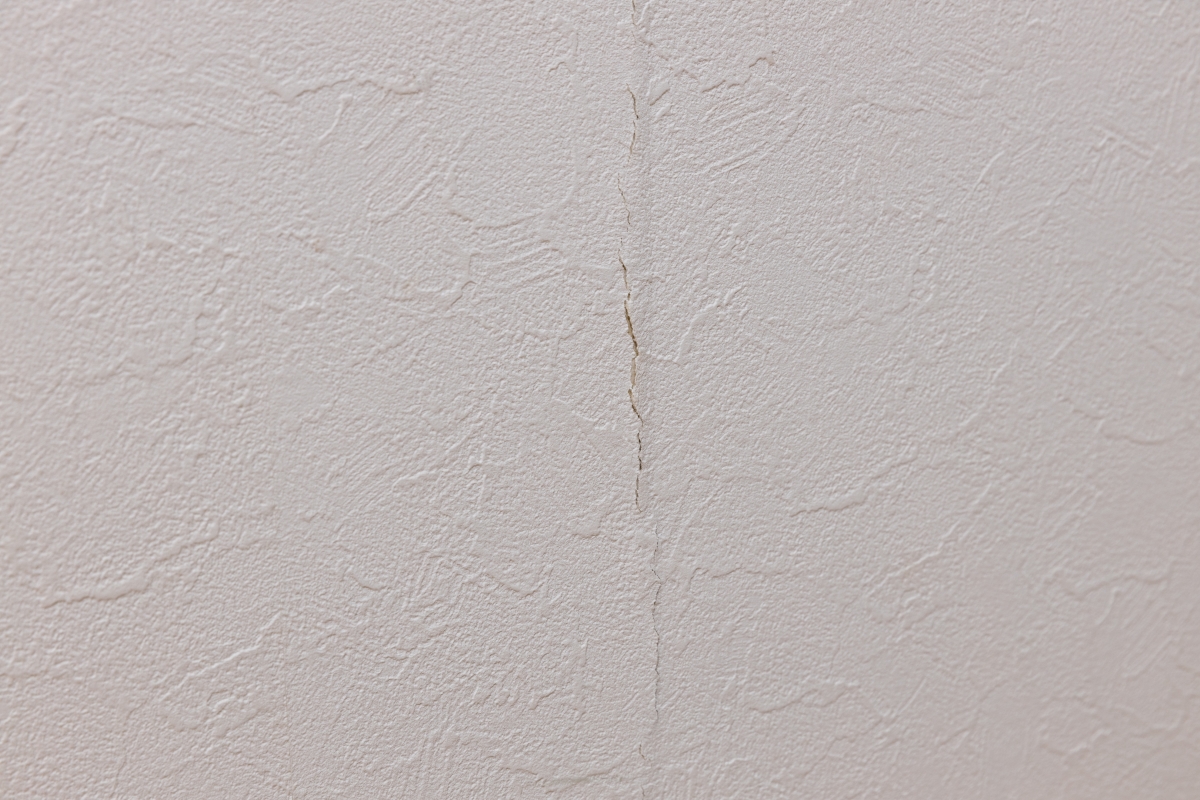 壁のクロスのひび割れ