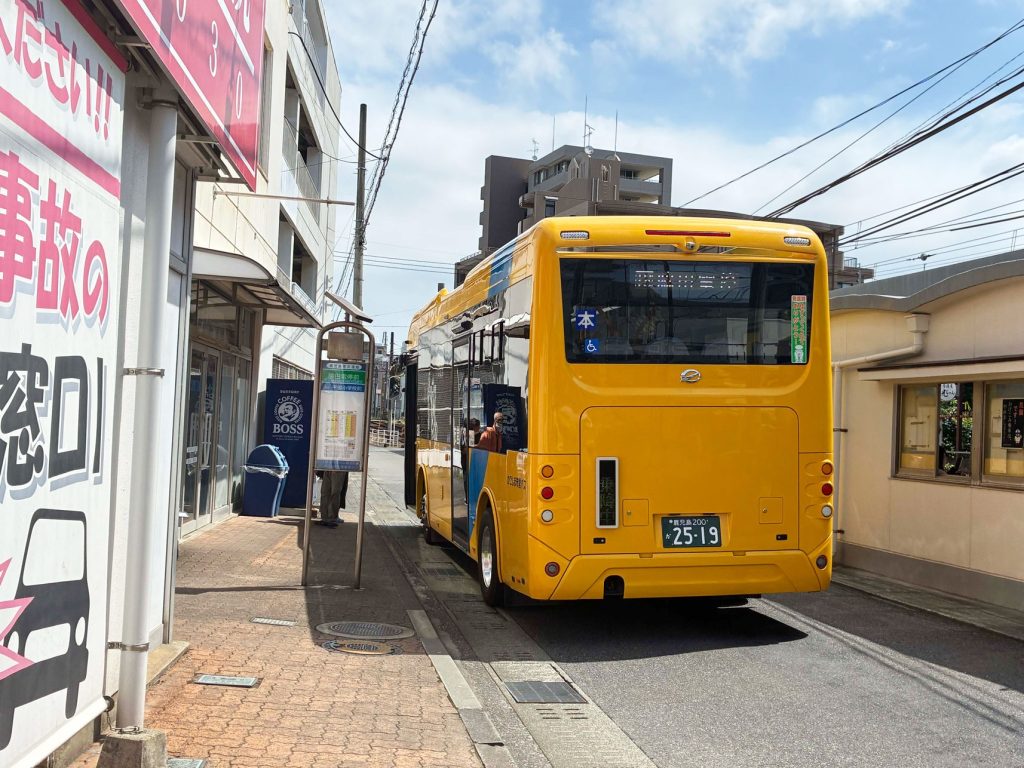脇田電停前のバス停