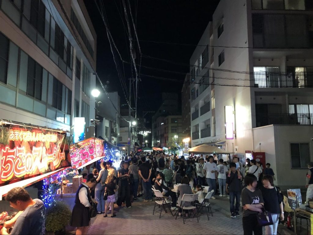 三原駅前商店街夜店の様子