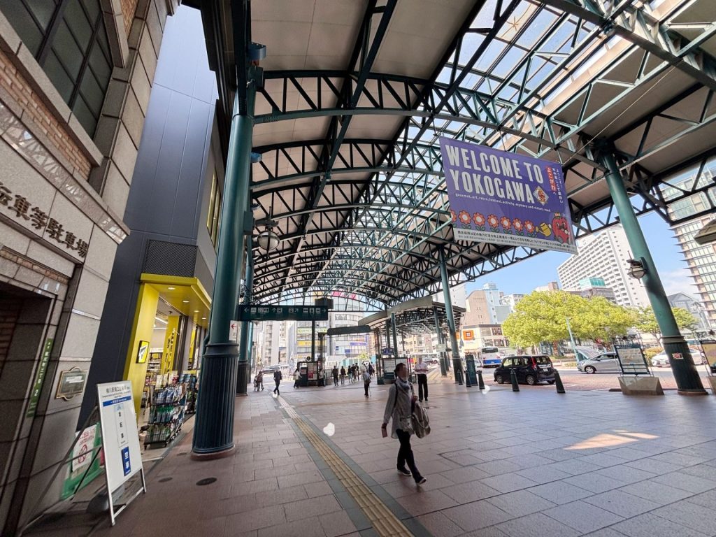 横川駅前南口広電横川駅前の様子
