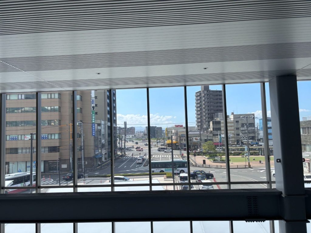 西広島駅構内2階からの様子