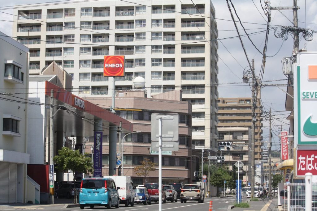 荒田2丁目にあるコンビニ前の道路