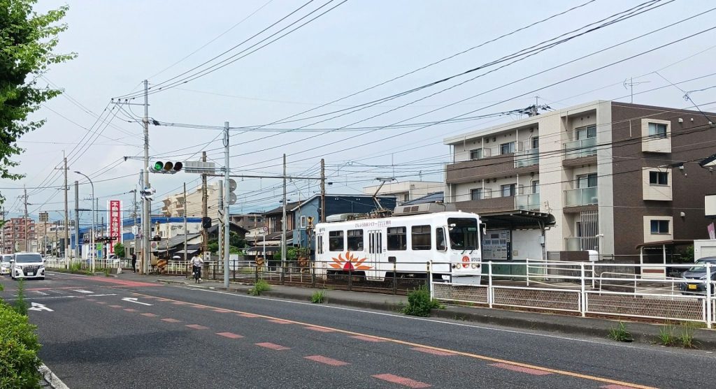 鹿児島市電上塩屋電停付近と国道225号線