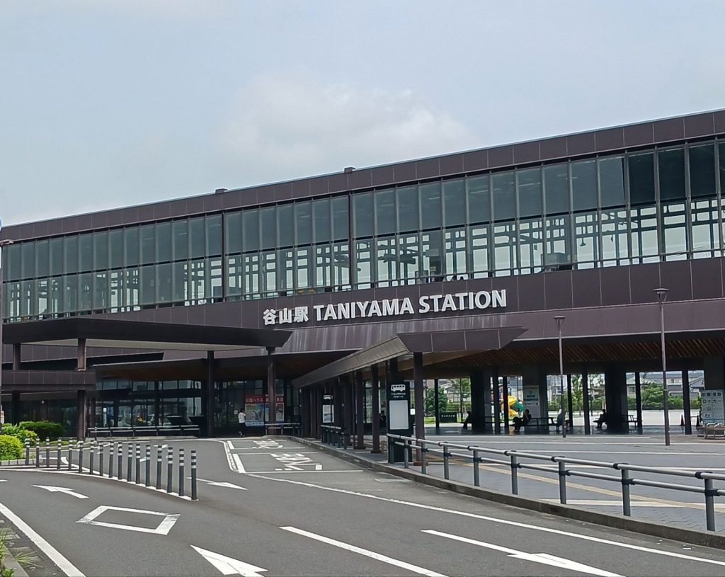 JR指宿枕崎線の谷山駅正面