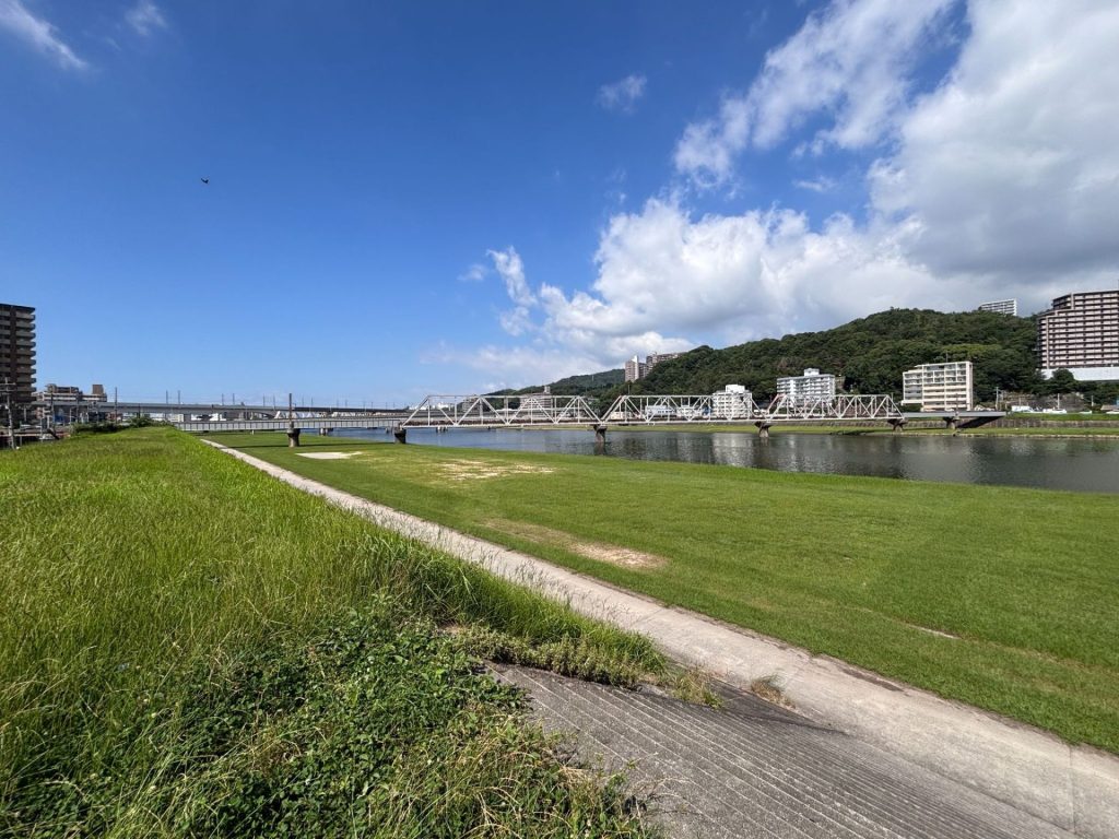 横川駅周辺太田川沿いの様子