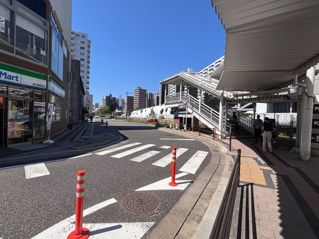 JR新白島駅前バス停留所の様子